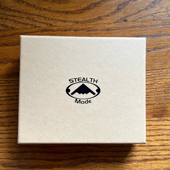 ◾️STEALTH MODE: New, carbon fiber leather trifold ID blocking wallet, never used - Picture 2 of 11